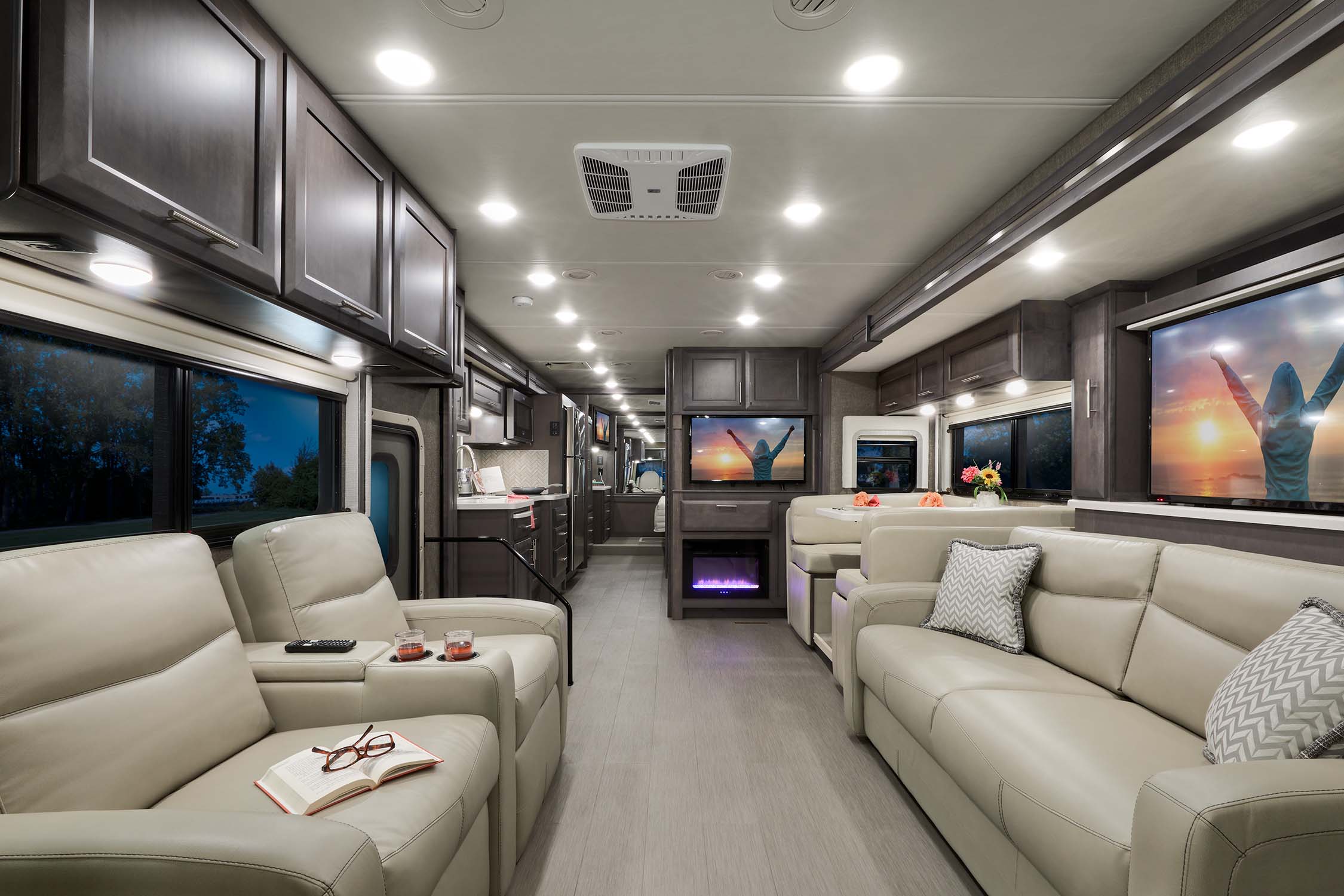 2022 Thor Palazzo Class A Diesel Pusher RV 37.4 Front to Back - Studio Collection™ Pantera Regatta Cabinetry