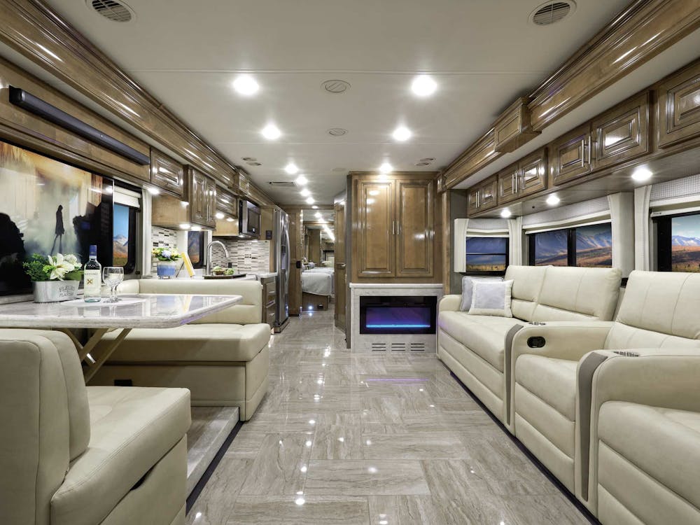 2020 Venetian L40 Catalina Decor Amherst Cabinetry