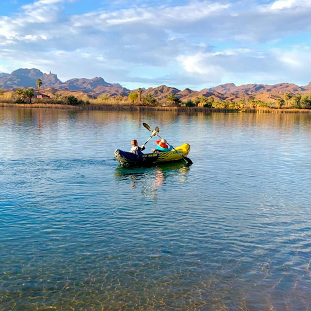 Blog photo 5 Tips for Making and Keeping Friends on the Road - kayaking