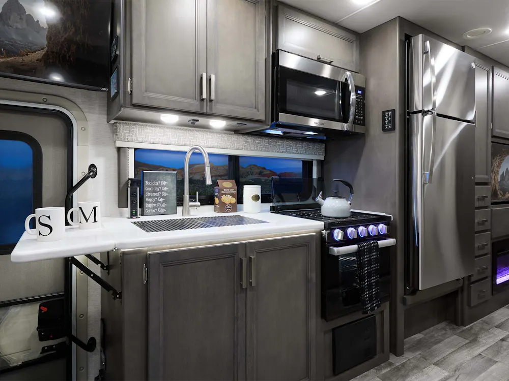 Thor Omni TRAIL Super C Diesel Motorhomes - Thor Motor Coach