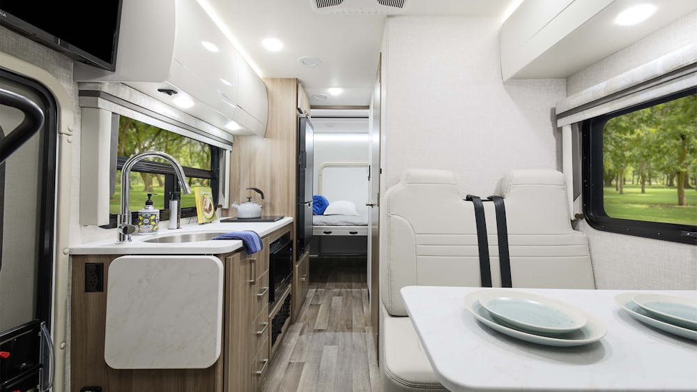 2025 Compass® GO 22MT Front Interior