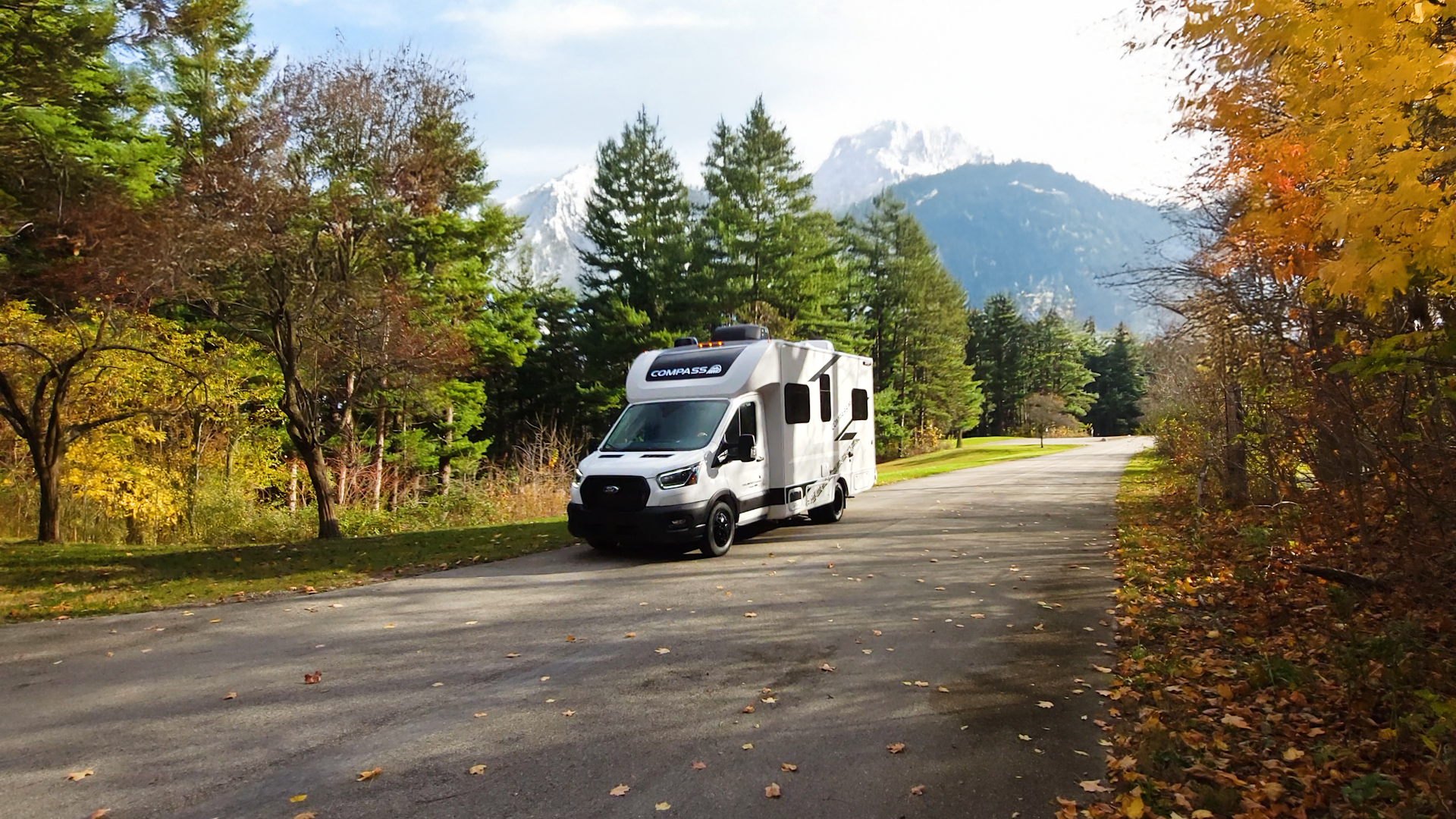 2025 Compass® GO 22MT Exterior