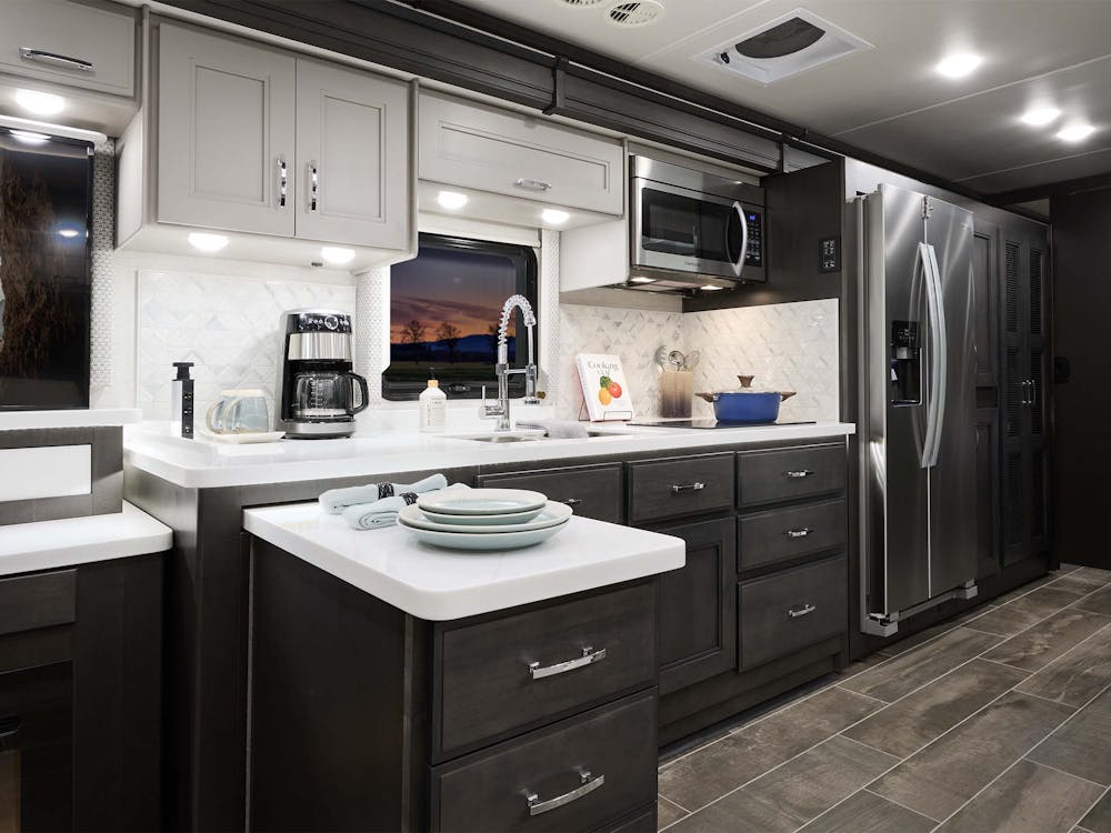 2025 Aria 3702 Naples with Ashville Cabinetry Kitchen