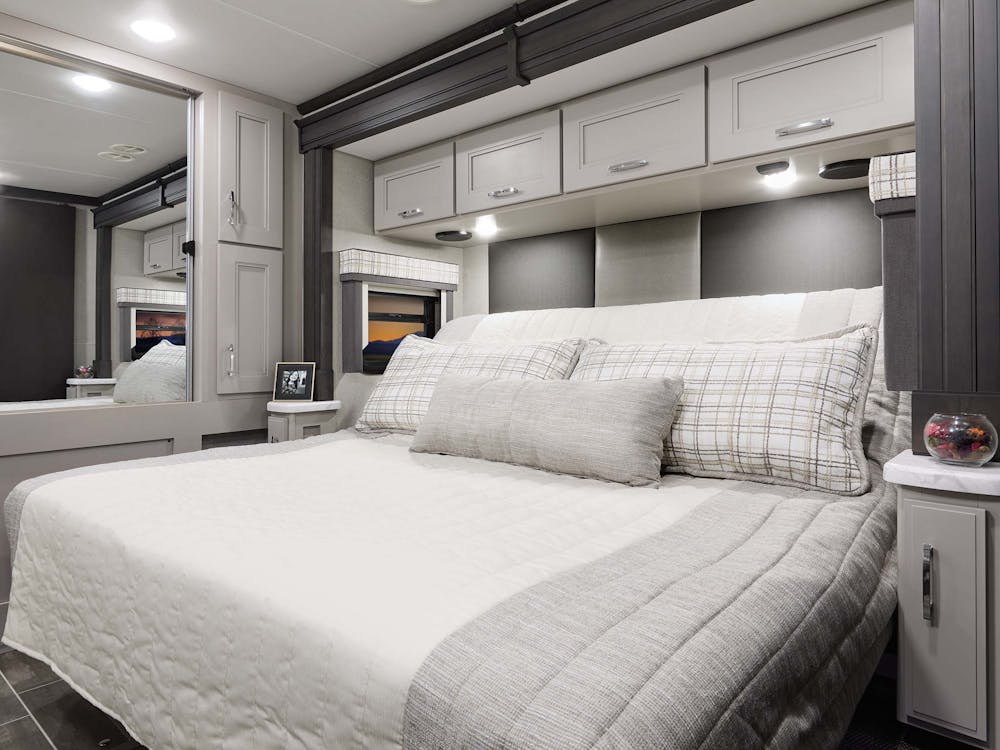 2025 Aria 3702 Naples with Ashville Cabinetry Tilt-A-View Bed
