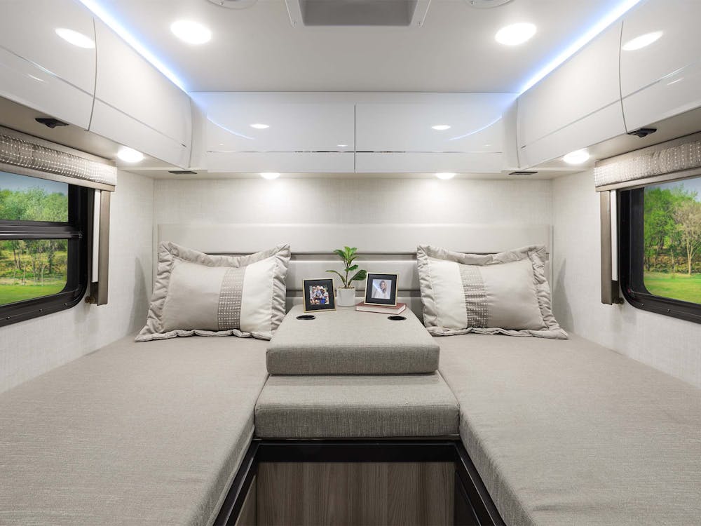 2025 Tiburon 24XL Cafe Mocha Modern Mocha Conversion Bed