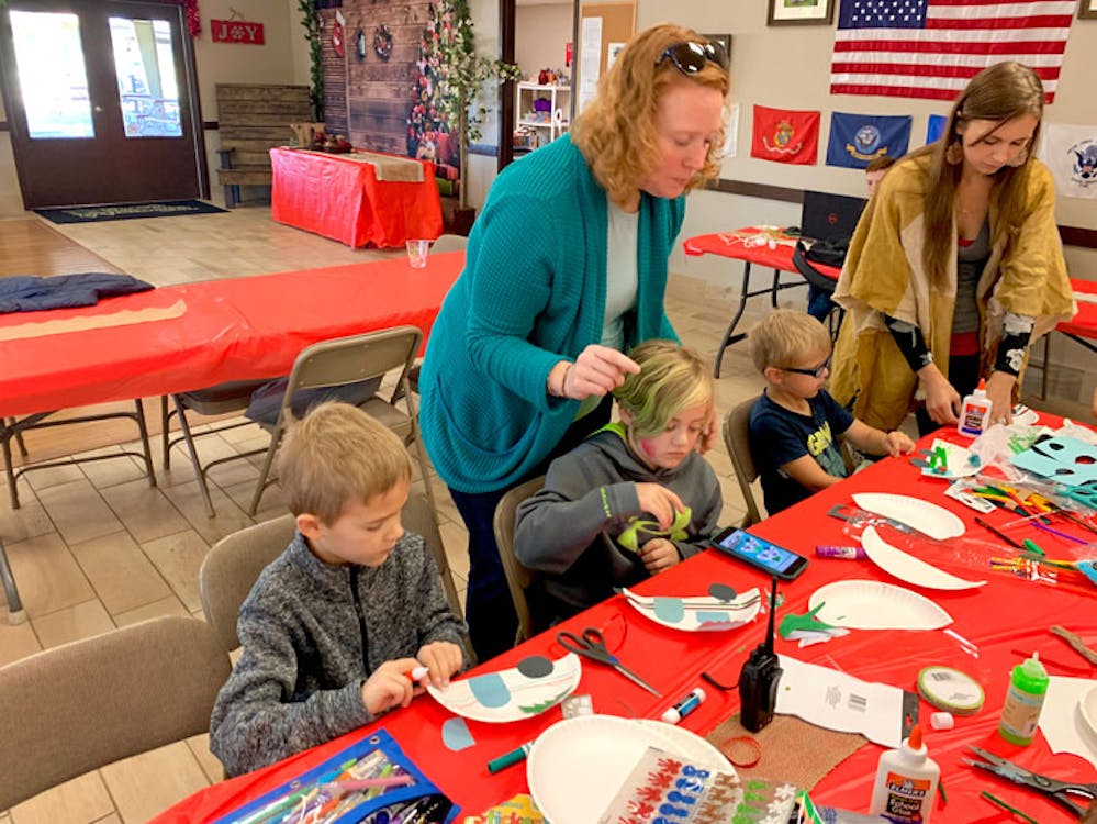 Blog photo 5 Tips for Making and Keeping Friends on the Road - Lou at Arts and Crafts activity
