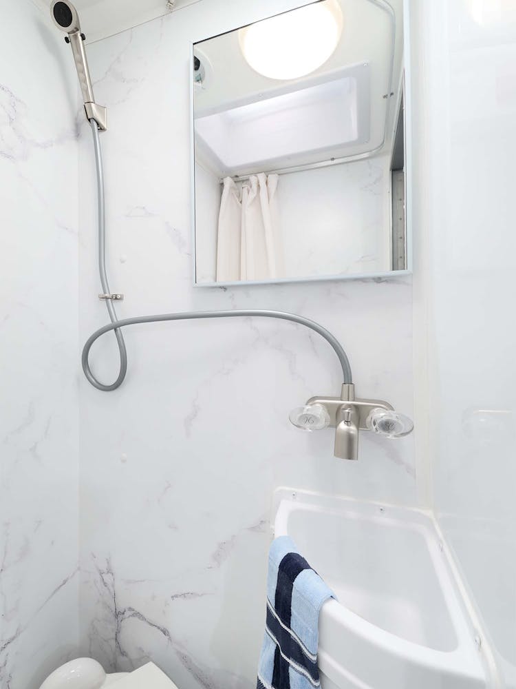 2026 Chateau 19Z Silk Haze Cali Collection Bath