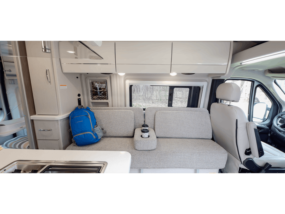 Rize 18M Modern White Modern White Sofa