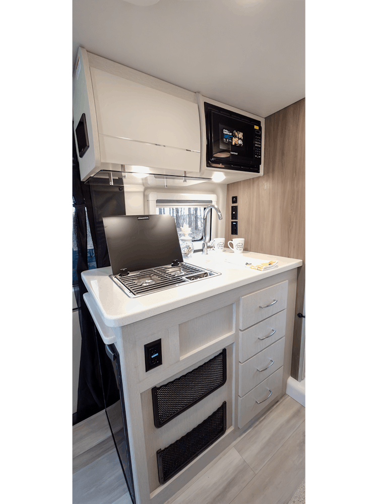 Rize 18M Modern White Modern White Kitchen