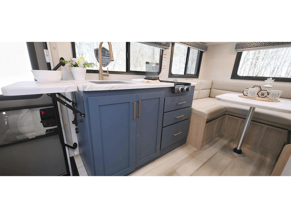 2026 Echelon LC19 Seabreeze & Harbor Collection Kitchen