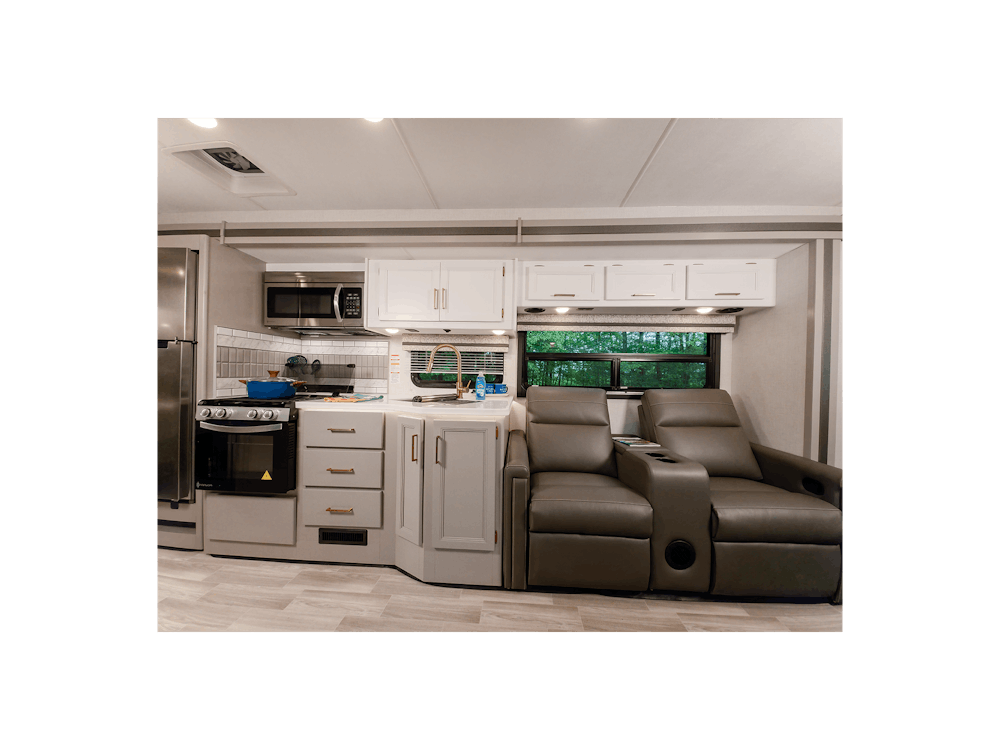 2026 Windsport 29L Meda Granite Cali Collection Kitchen
