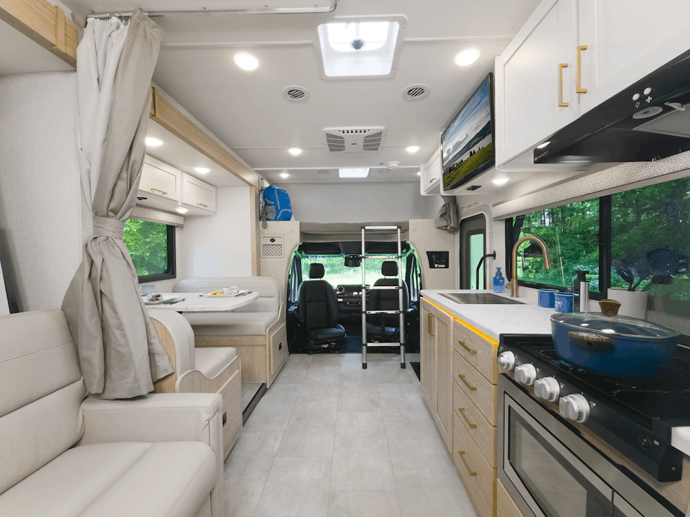 2026 Chateau Sprinter 24LT Snow Leopard Hampton Back to Front