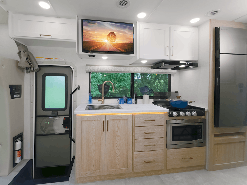 2026 Chateau Sprinter 24LT Snow Leopard Hampton Kitchen