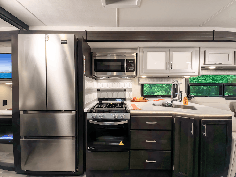 2026 Luminate MM30 Port Charlotte Mellow Mood Kitchen