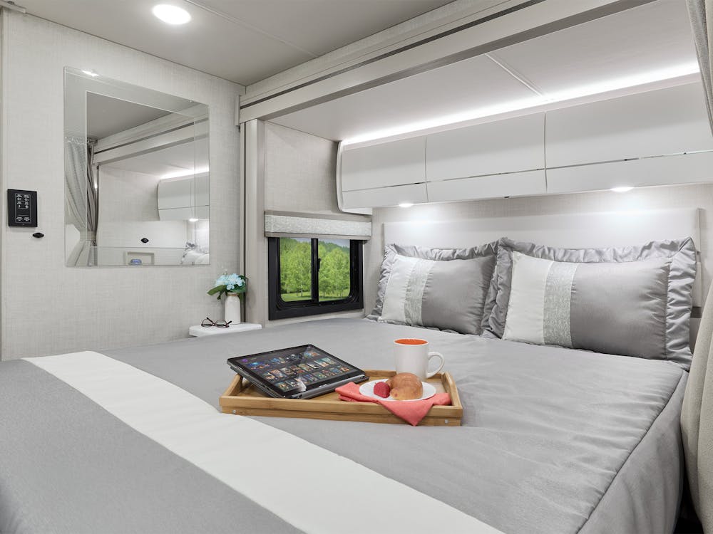 2026 Tiburon 24FB Sunlit Silver2 Cali Collection Murphy Bed