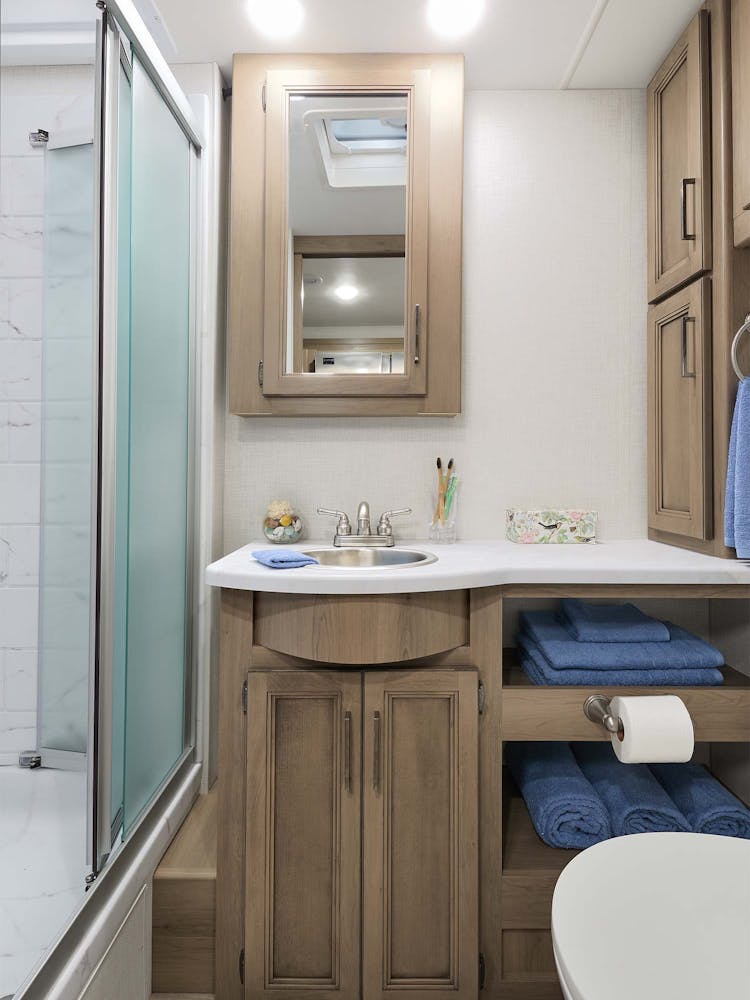 2026 Hurricane 35R Nantucket Blue 2 Retreat Collection Bath