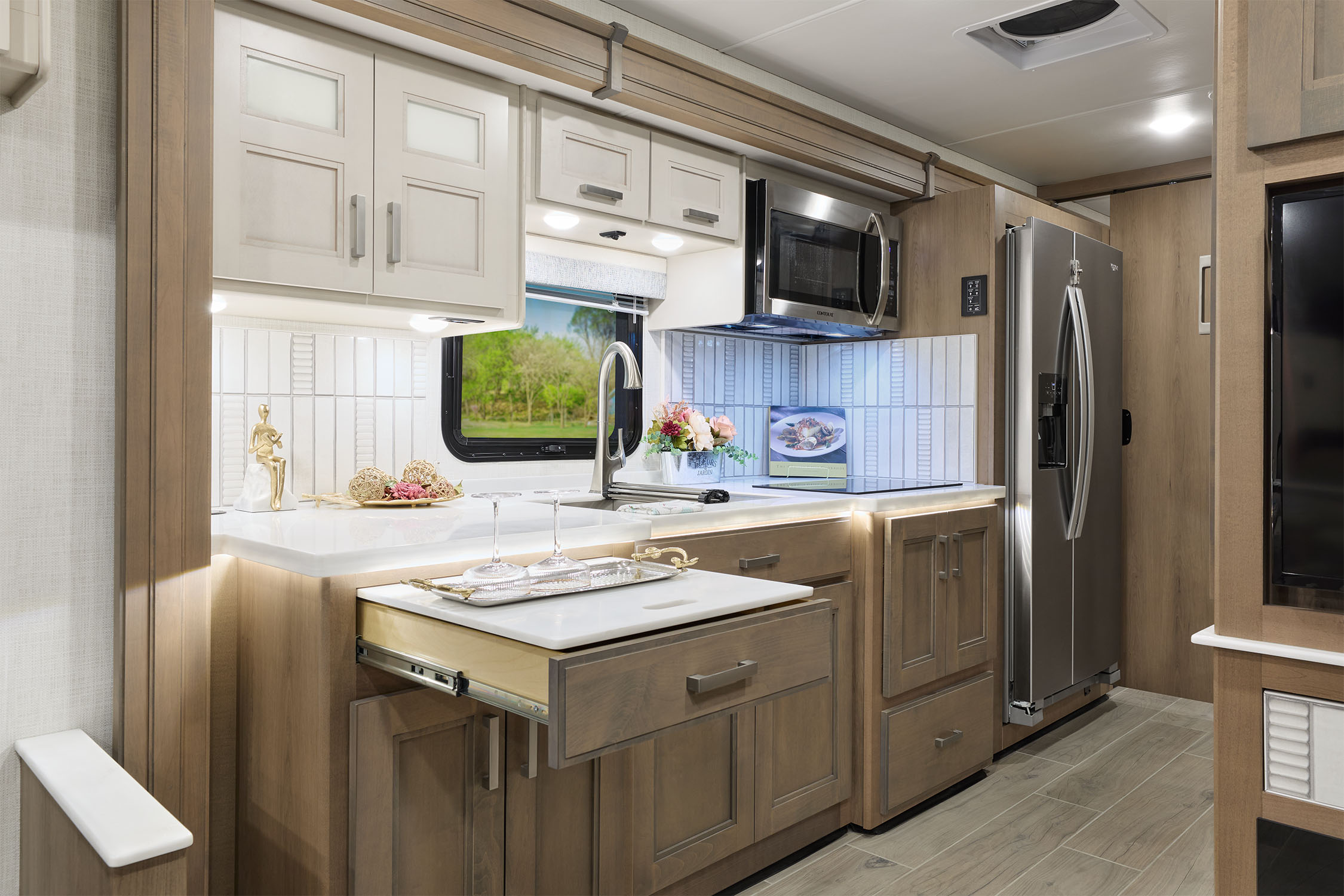 2026 Pasadena SV 38FX Sapphire Desert Chalet Kitchen