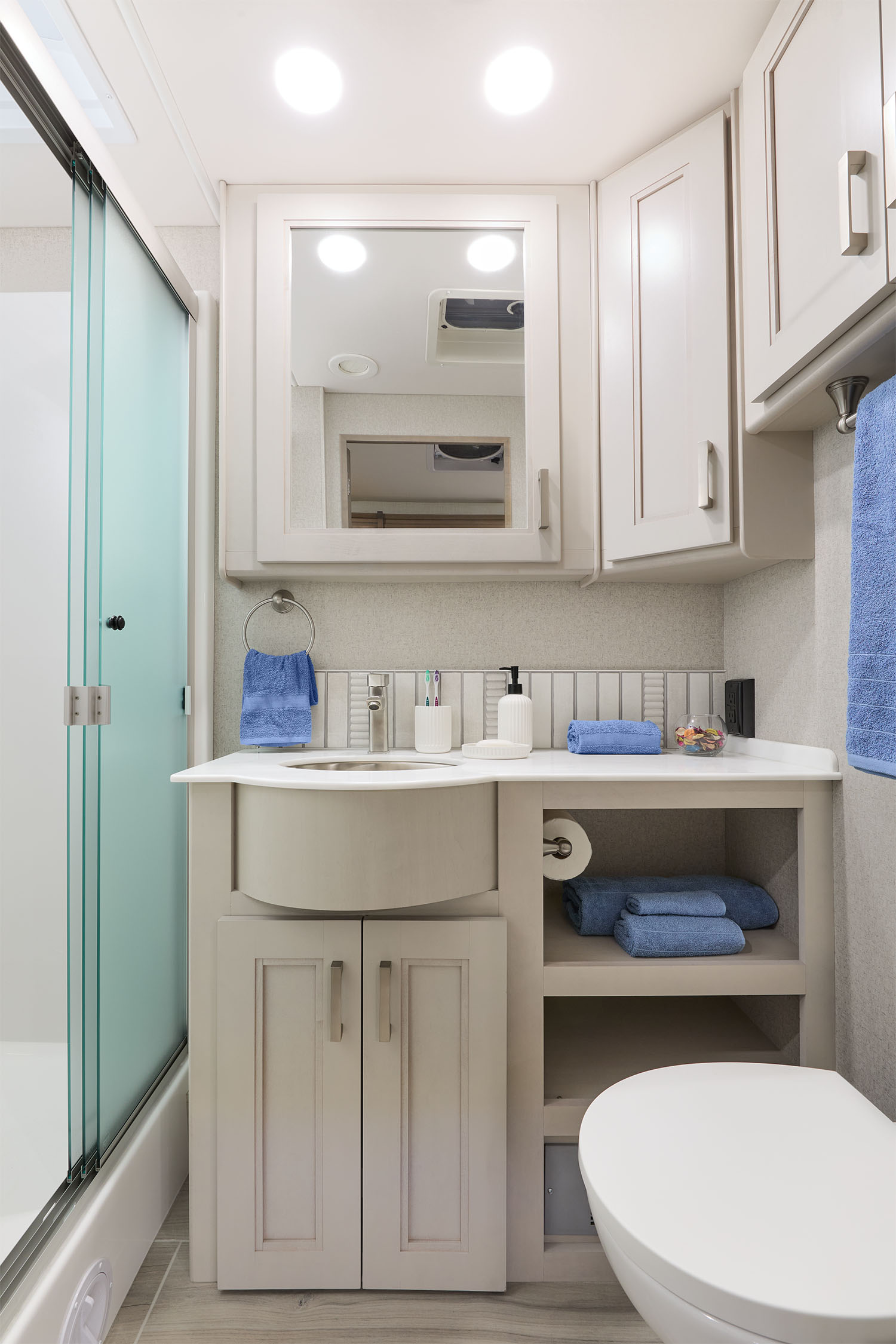 2026 Pasadena SV 38FX Sapphire Desert Chalet Bath