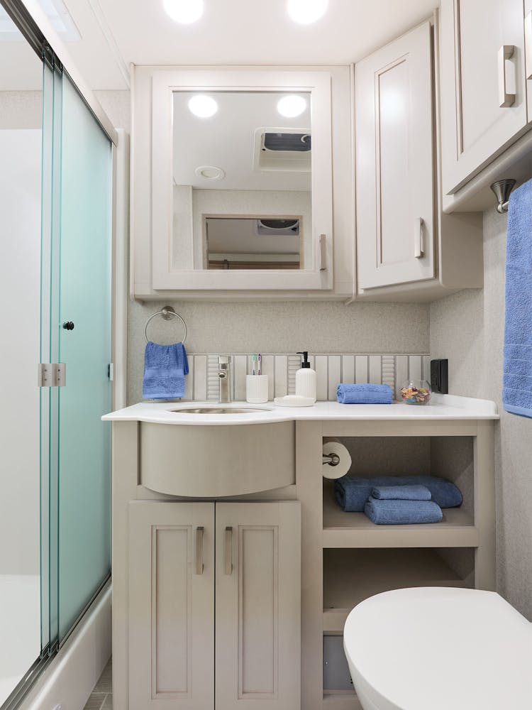 2026 Pasadena SV 38FX Sapphire Desert Chalet Bath