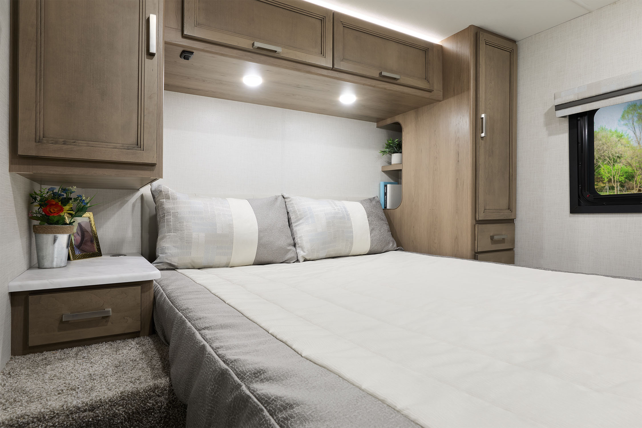 2026 Axis 28.1 Seapearl Napa Collection Bed