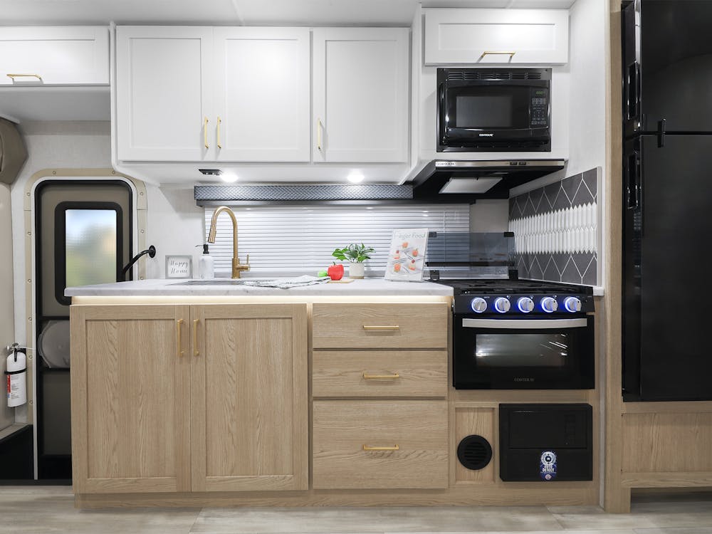2026 Four Winds 31H Nantucket Blue II & Hampton Kitchen