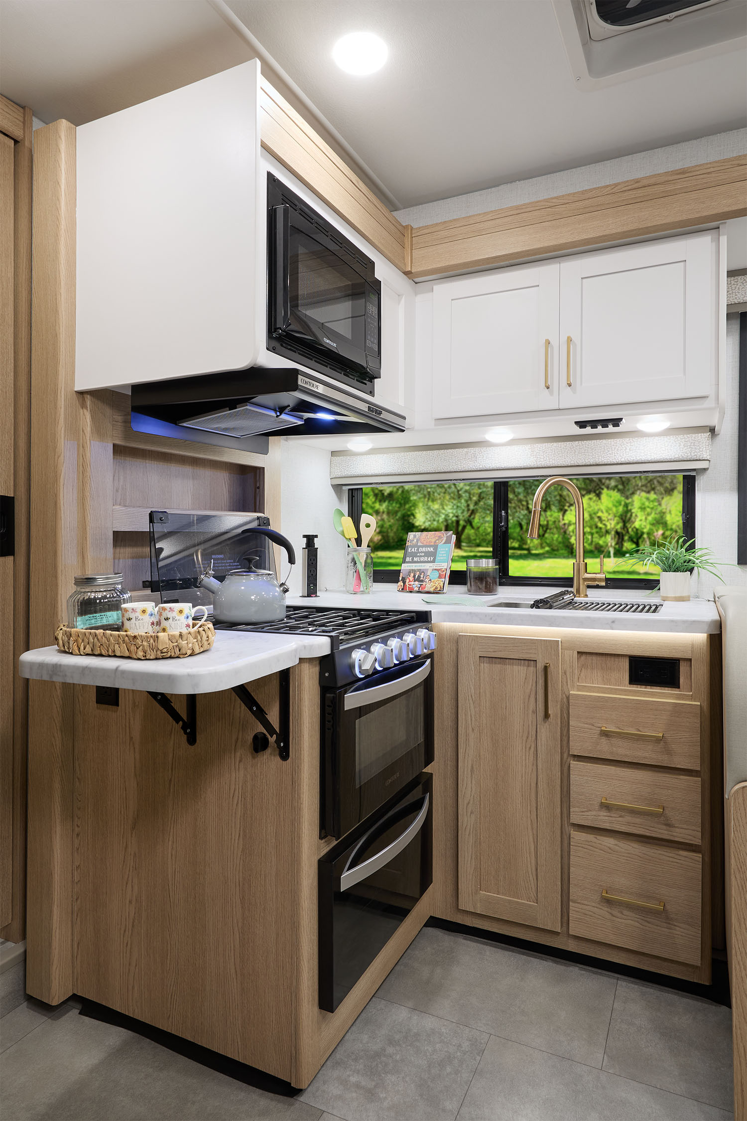 2026 Chateau 29K Snow Leopard Hampton Collection Kitchen