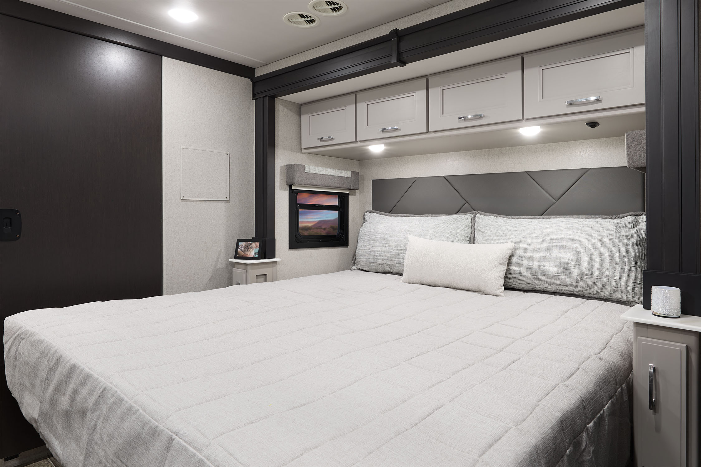 2026 Inception HD 38DX Black Stone Asheville Collection Tilt A View Bed