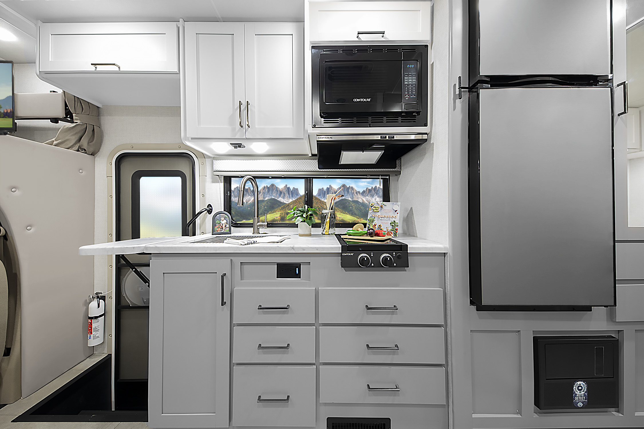 2026 Chateau 25Z Silk Haze & Cali Collection Kitchen