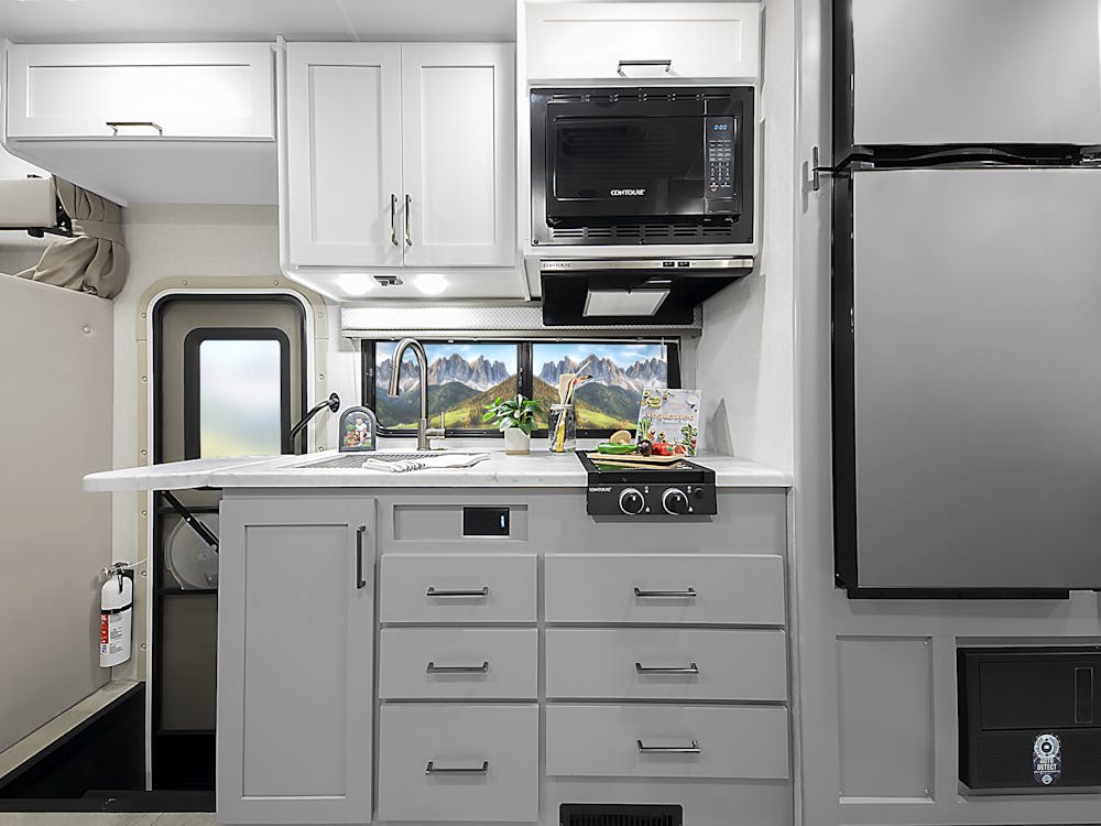 2026 Chateau 25Z Silk Haze & Cali Collection Kitchen