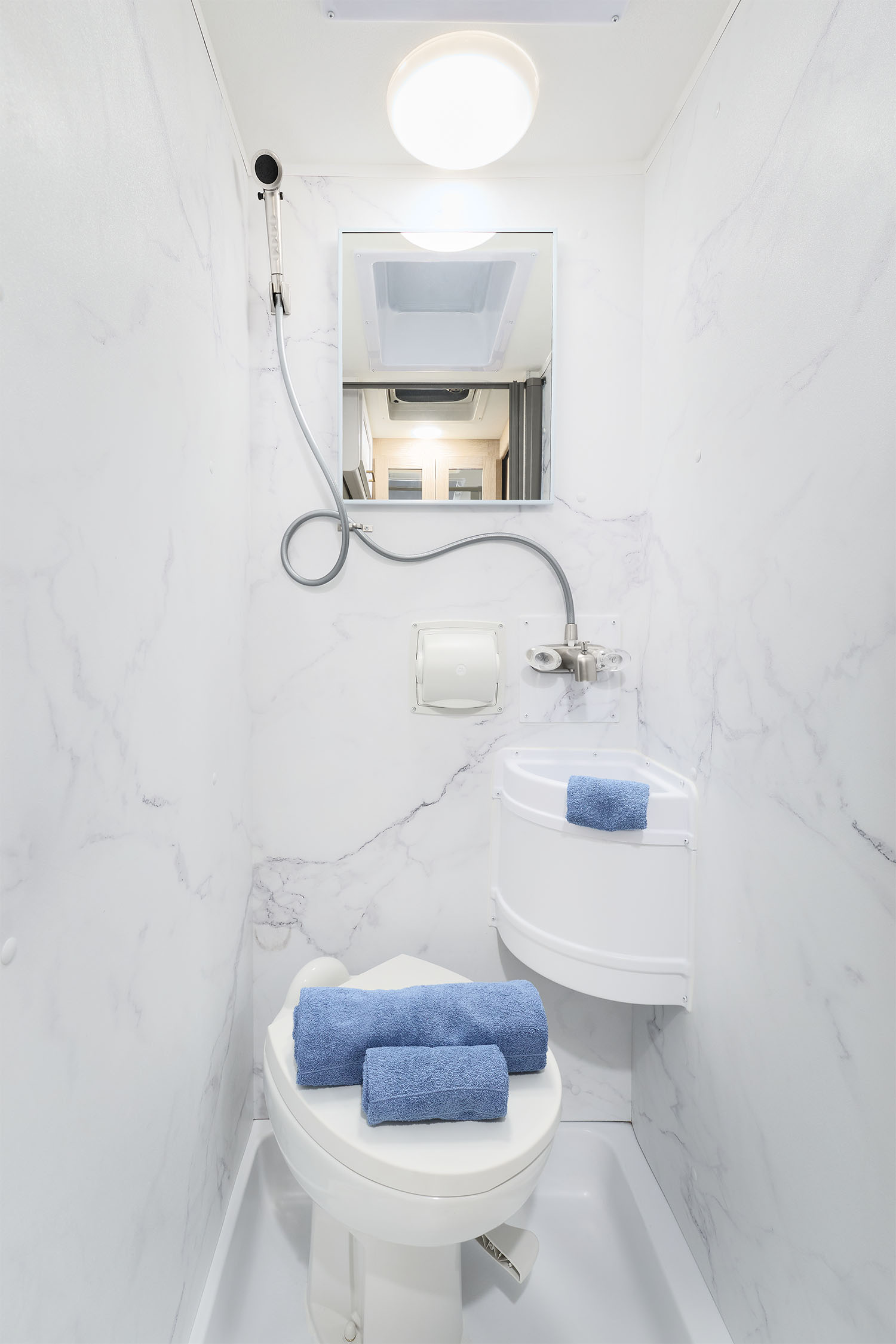 2026 Chateau 19X Snow Leopard Hampton Collection Bath