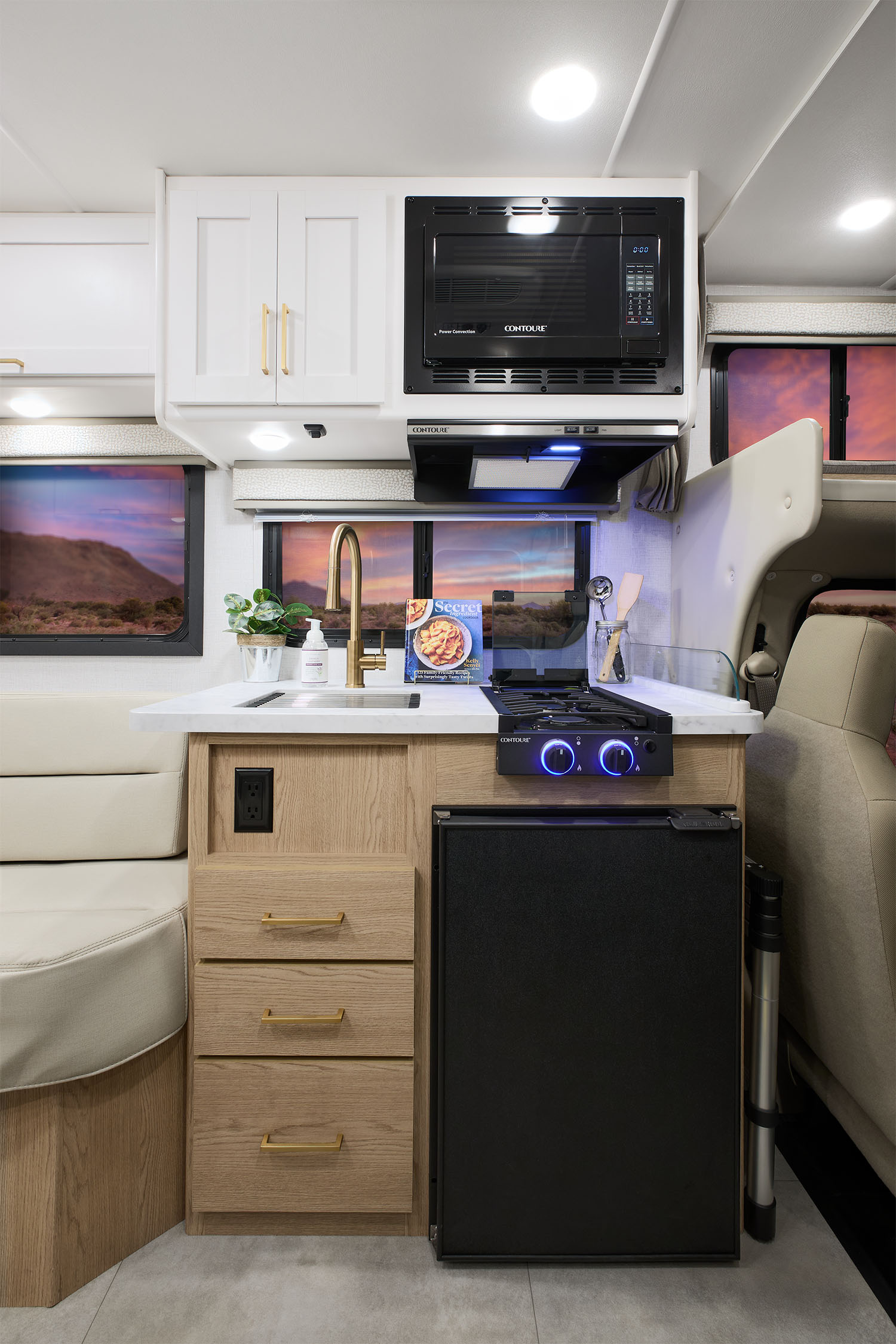 2026 Chateau 19X Snow Leopard Hampton Collection Kitchen