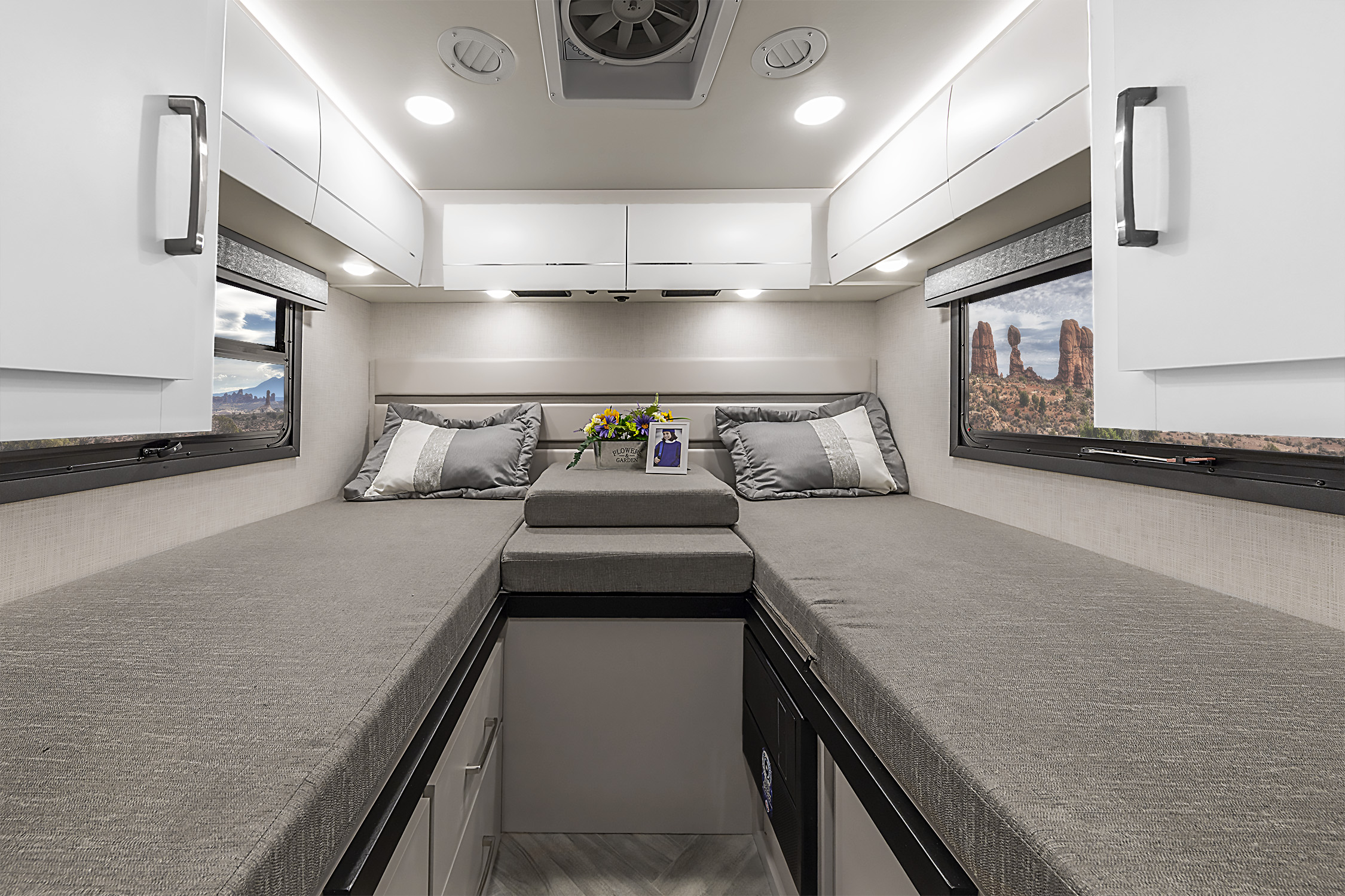 2026 Tiburon 24XL Sunlit Silver & Cali Collection Bedroom