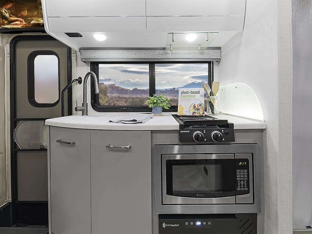 2026 Tiburon 24XL Sunlit Silver & Cali Collection Kitchen
