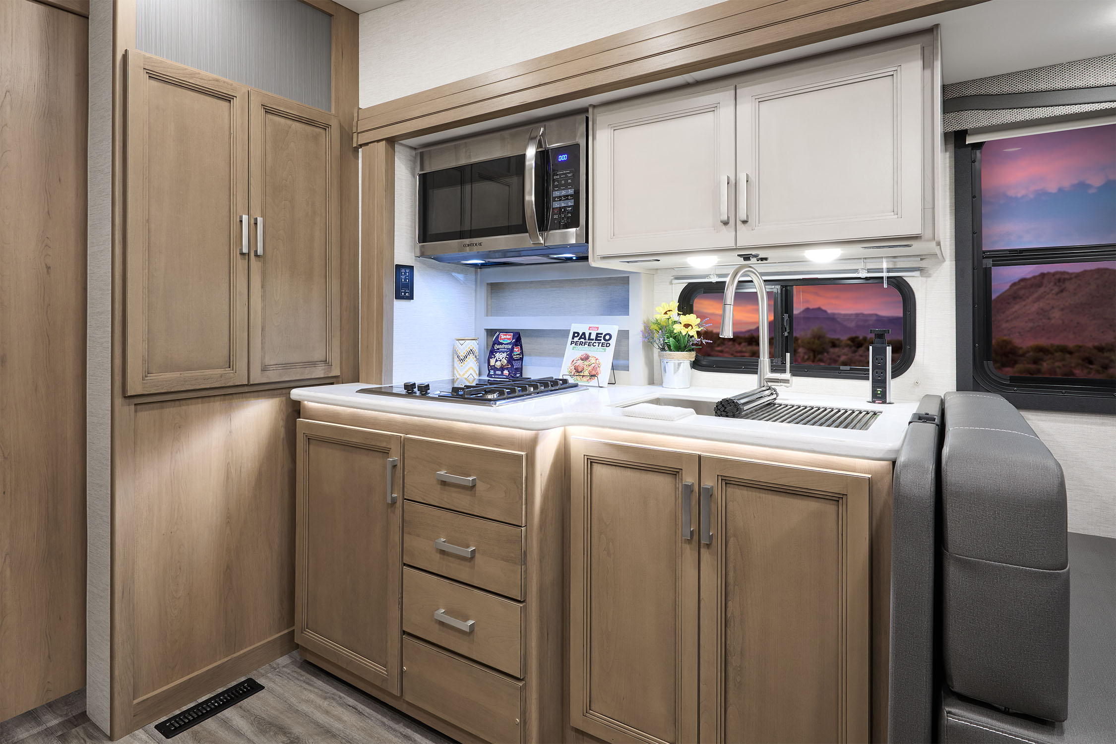 2026 Outlaw WWE 38K Night Raven Park Collection Kitchen