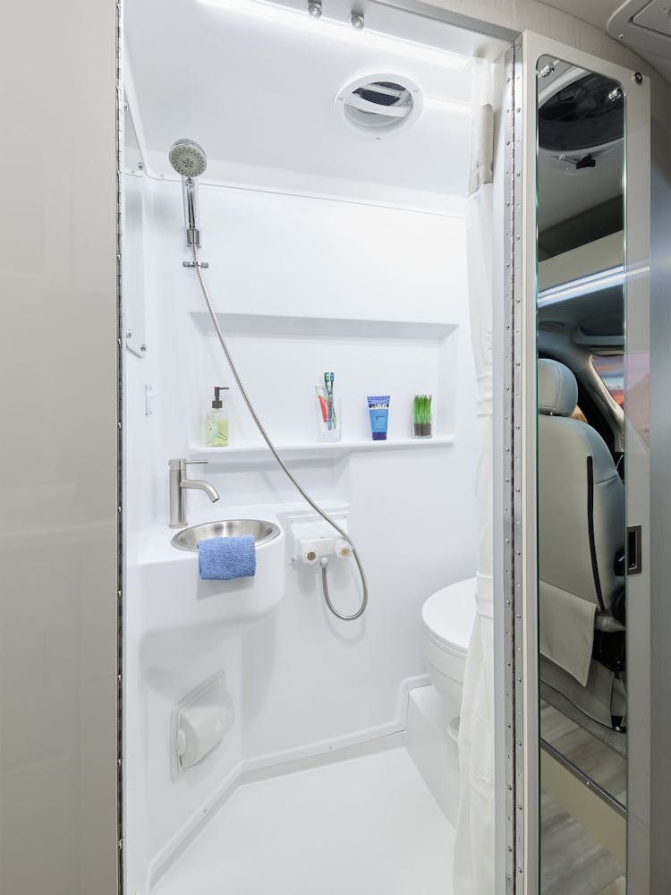 2026 Tellaro 20Y Modern White Bath