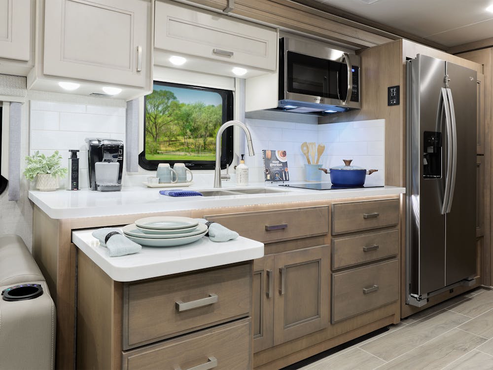 2026 Aria 3901 Modavi4 with Chalet Collection Kitchen