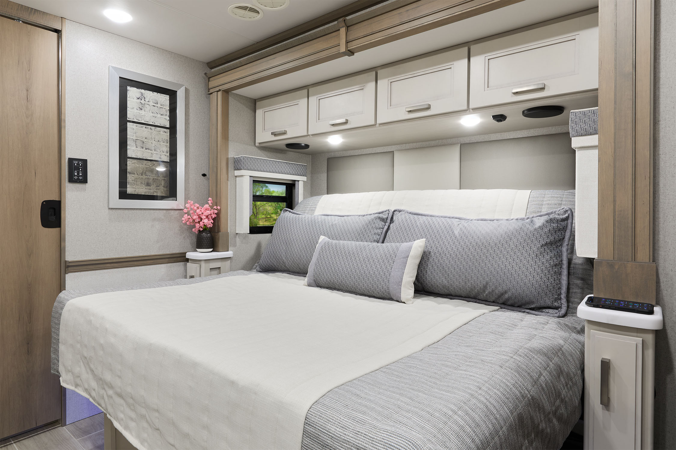 2026 Aria 3901 Modavi4 with Chalet Collection Tilt-a-View Bed