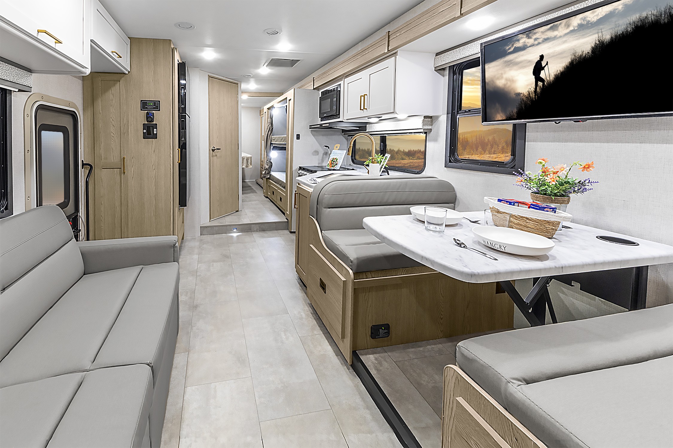 2026 Chateau 31E Snow Leopard & Hampton Collection Front to Back