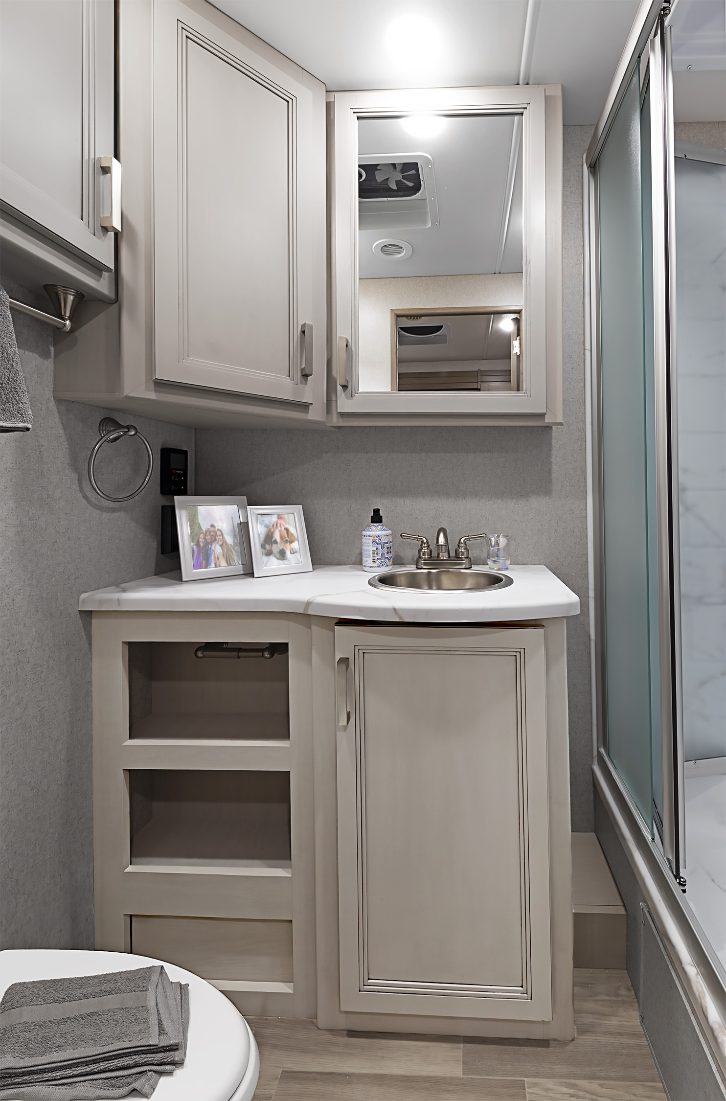 2026 Omni X32 Overlook & Park Collection Bath