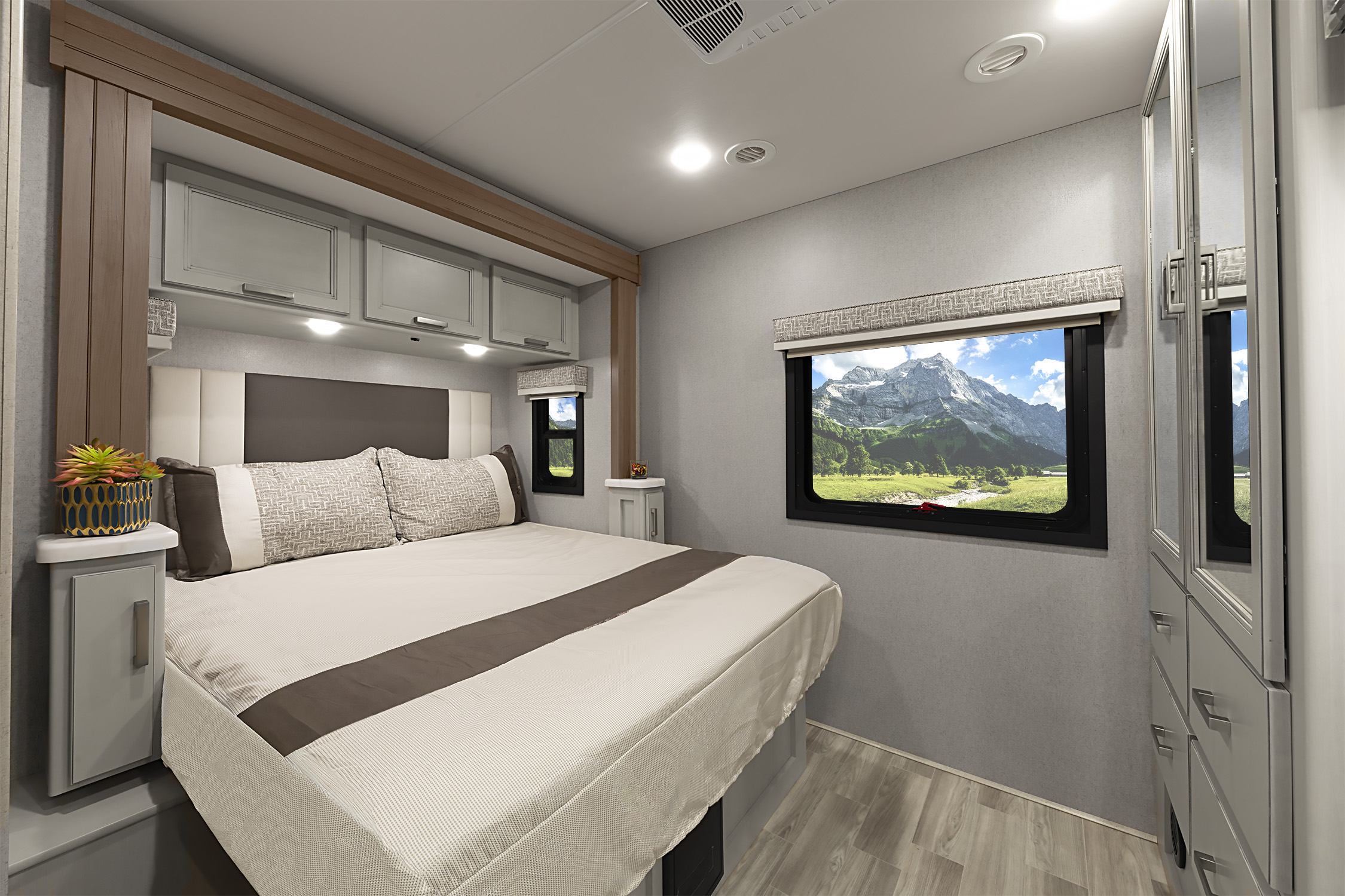 2026 Omni X32 Overlook & Park Collection Bed