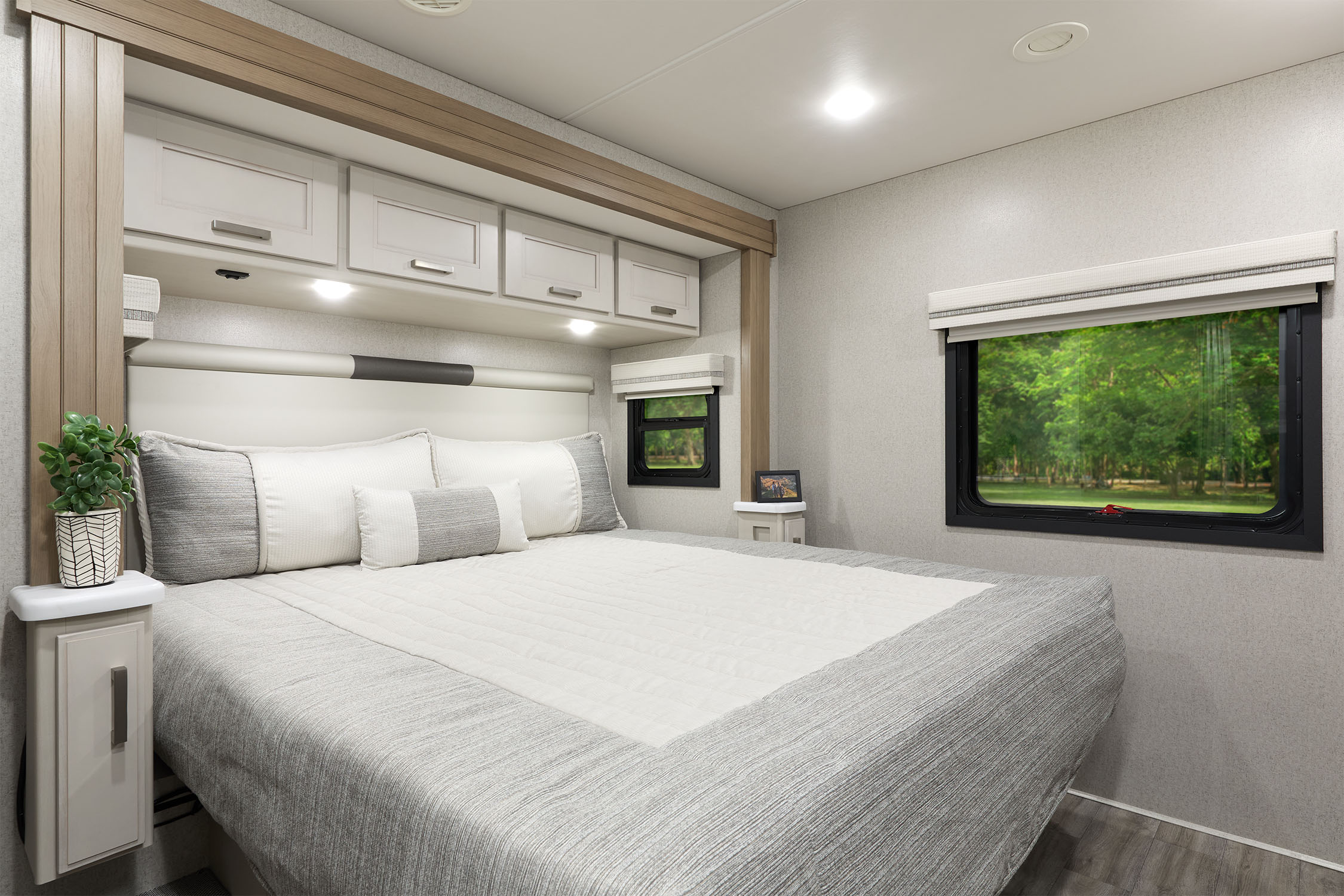 2026 Inception 34XG North Island 2 Chalet Collection Bed