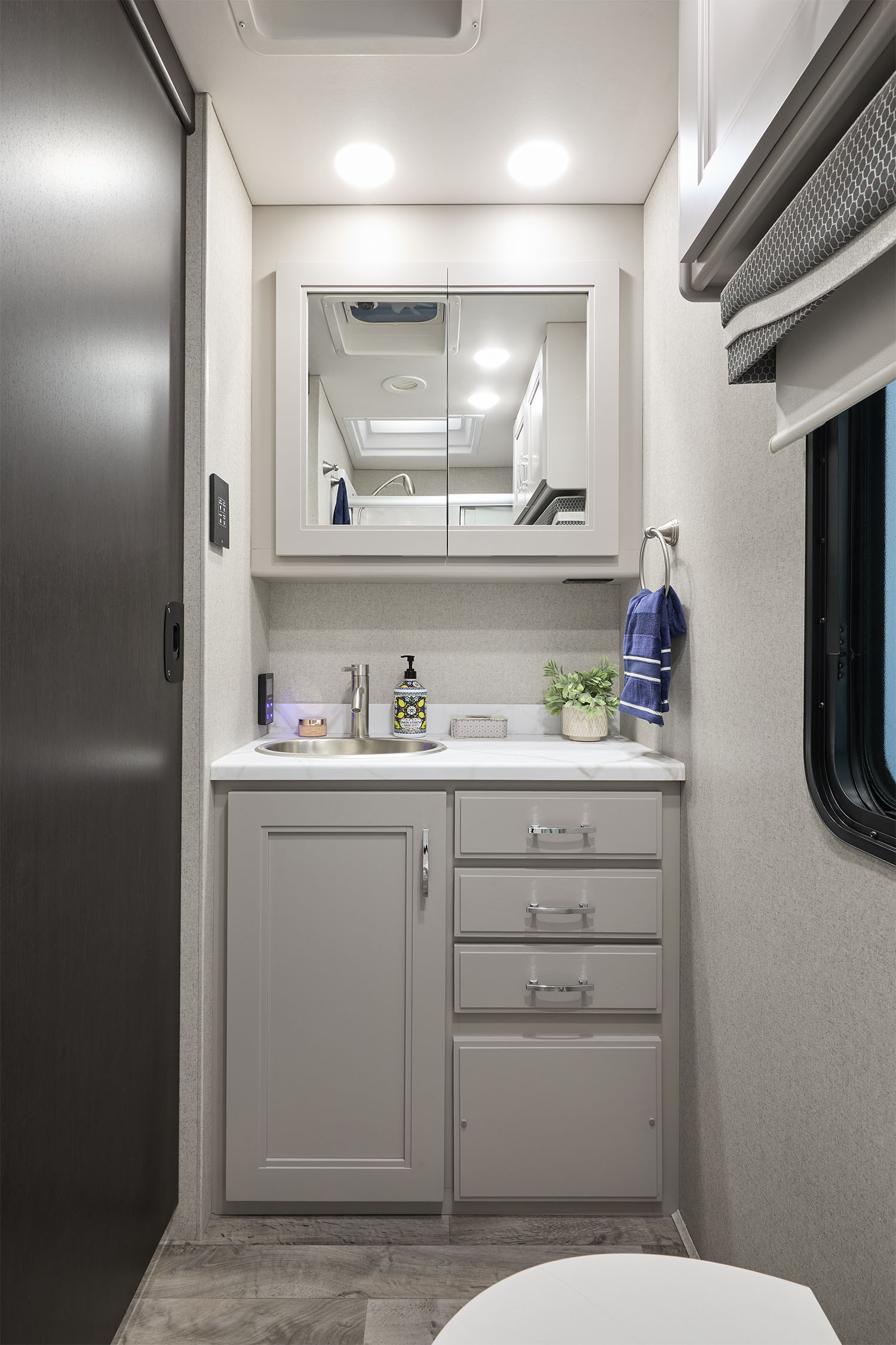 2026 Pasadena 38DX Evening Shade 4 Asheville Bath