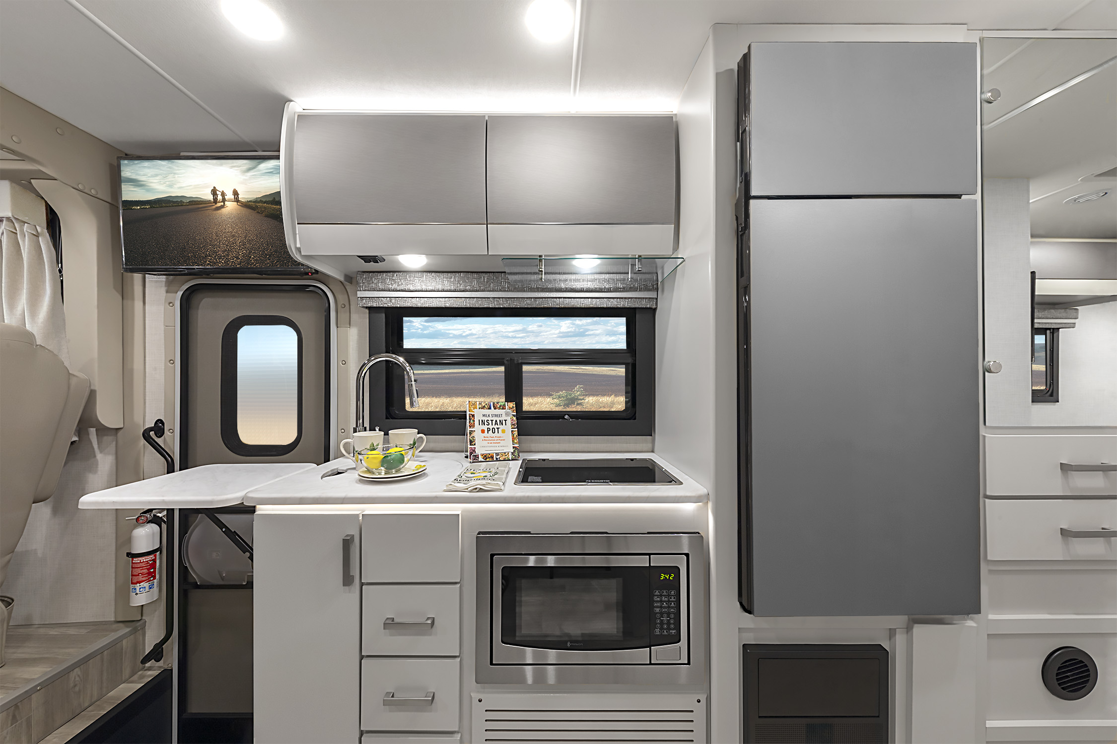 2026 Vegas 26.2 Mica & Coastal Cream Kitchen