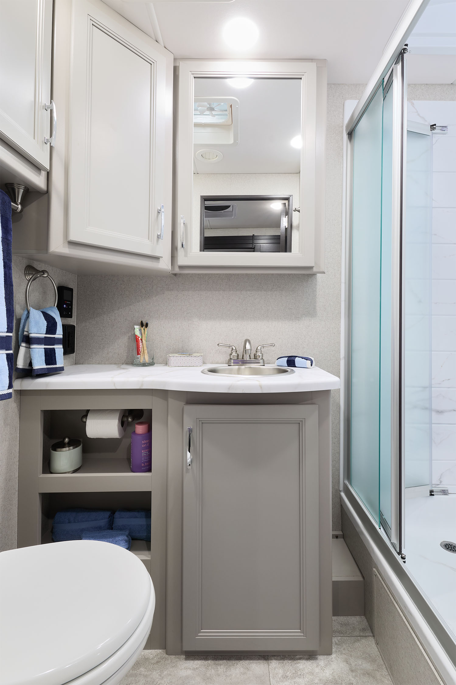 2026 Magnitude Grand X32 Raindance Brighton Collection Bath