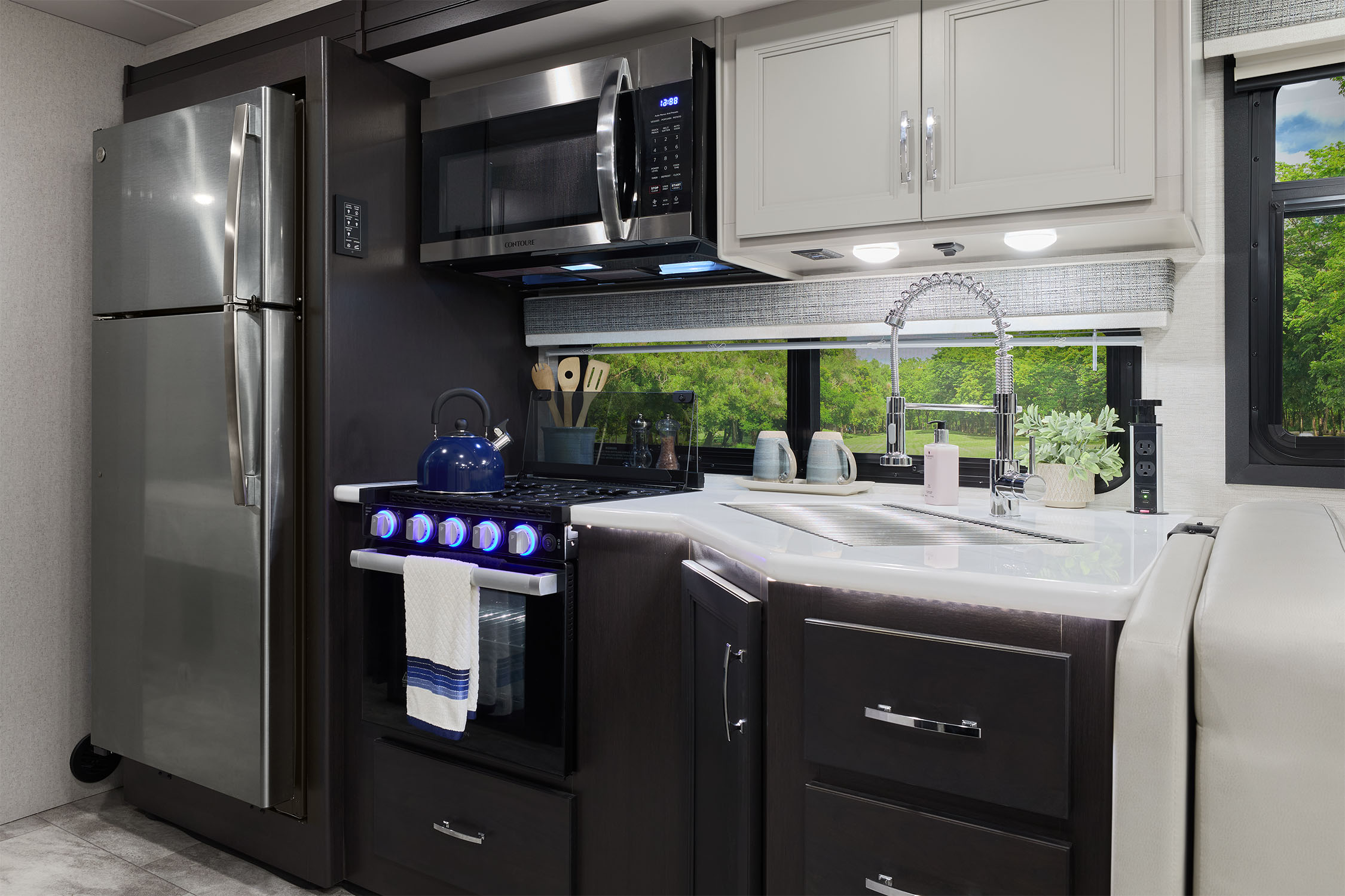 2026 Magnitude Grand X32 Raindance Brighton Collection Kitchen