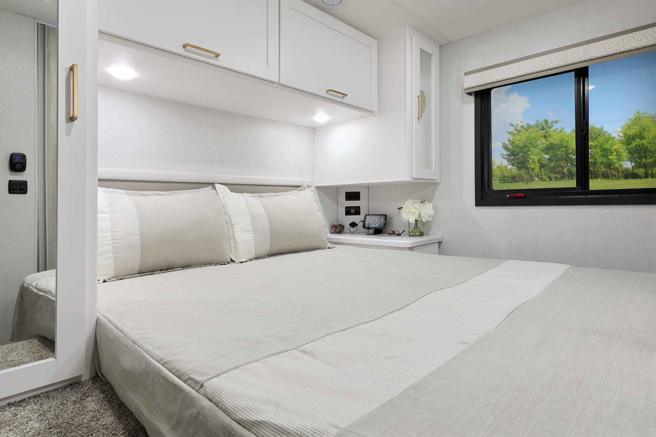 2026 Chateau 31H Snow Leopard Hampton Collection Bedroom