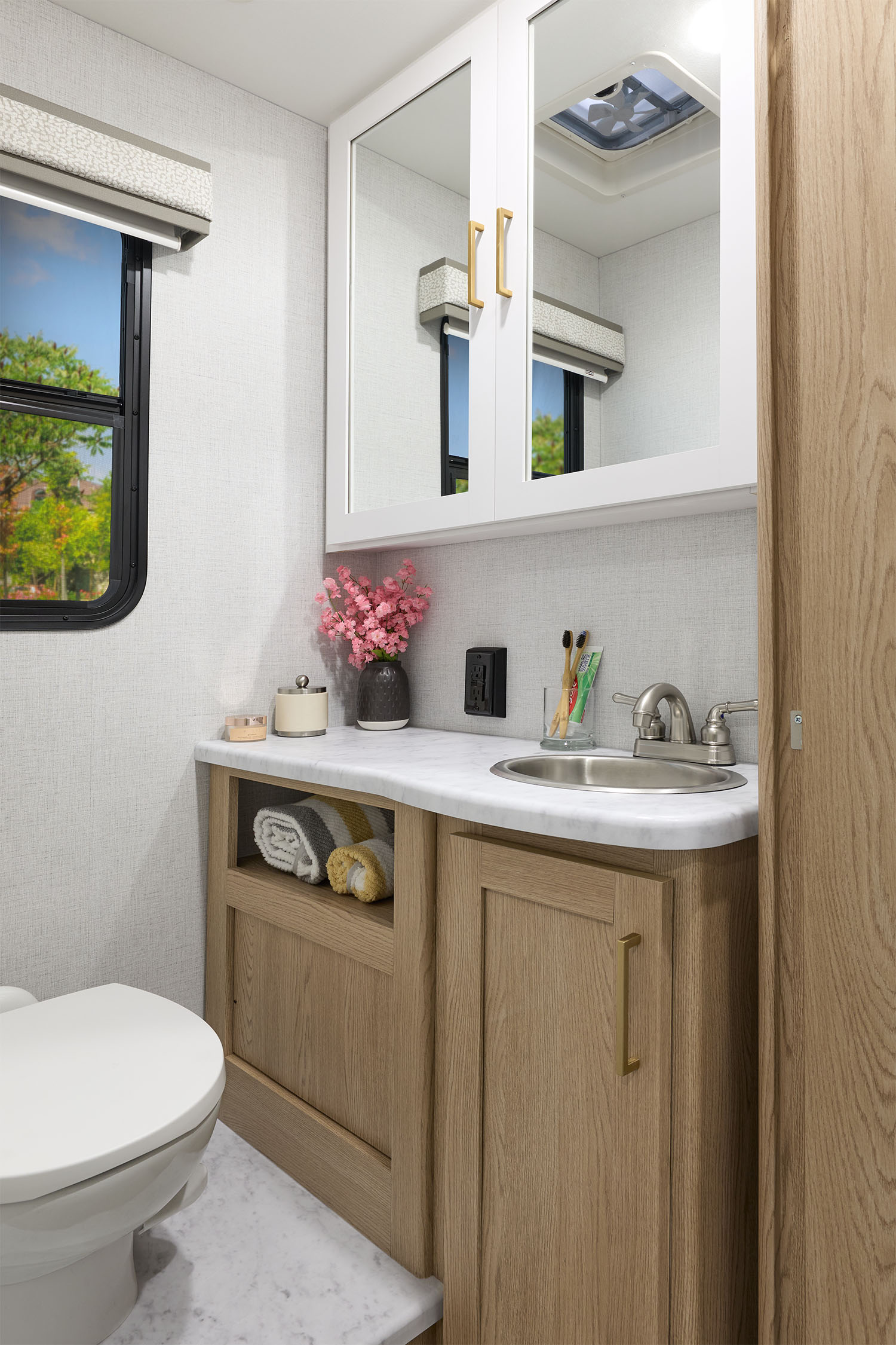 2026 Chateau 31H Snow Leopard Hampton Collection Bath