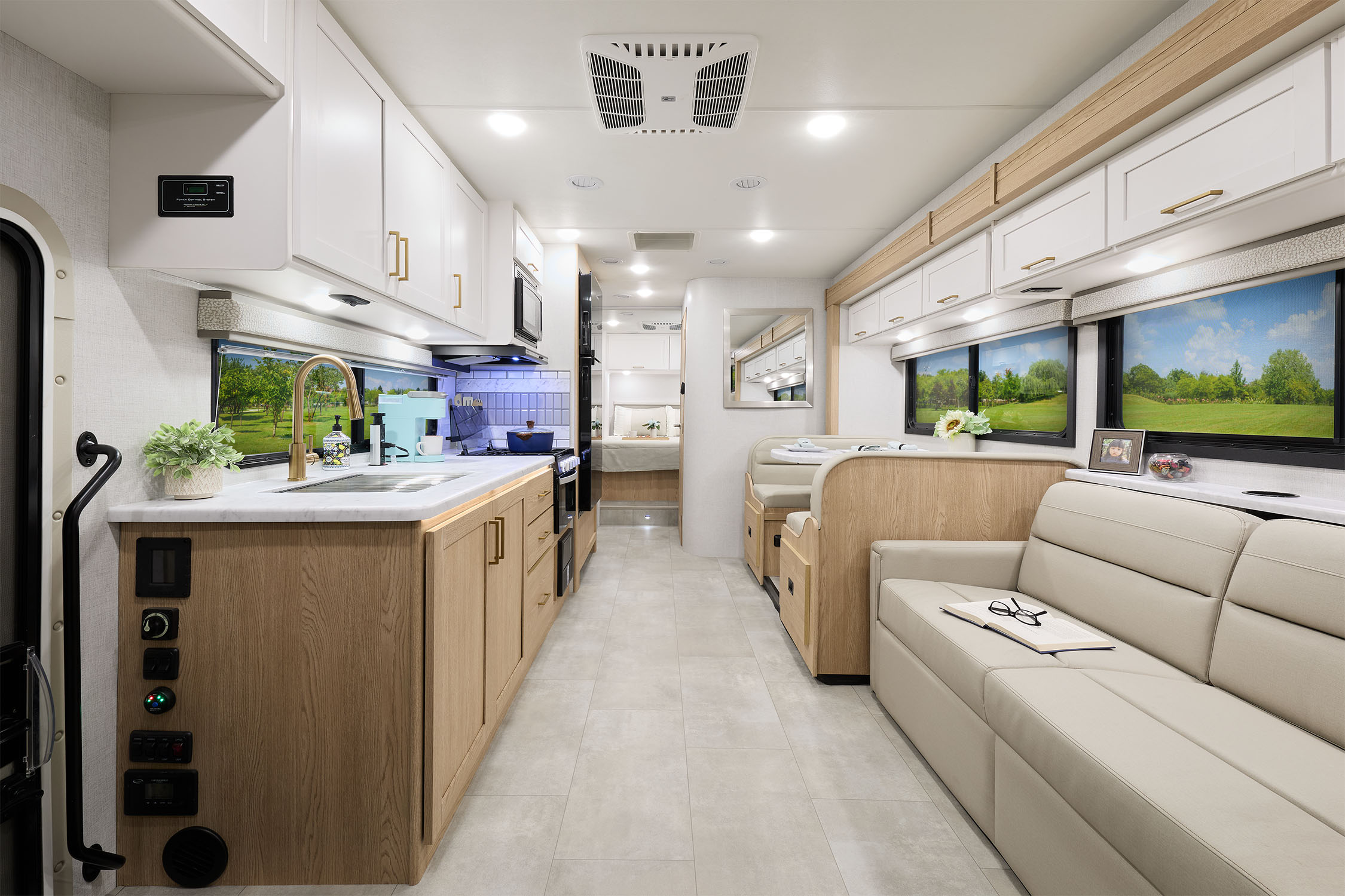 2026 Chateau 31H Snow Leopard Hampton Collection Front to Back