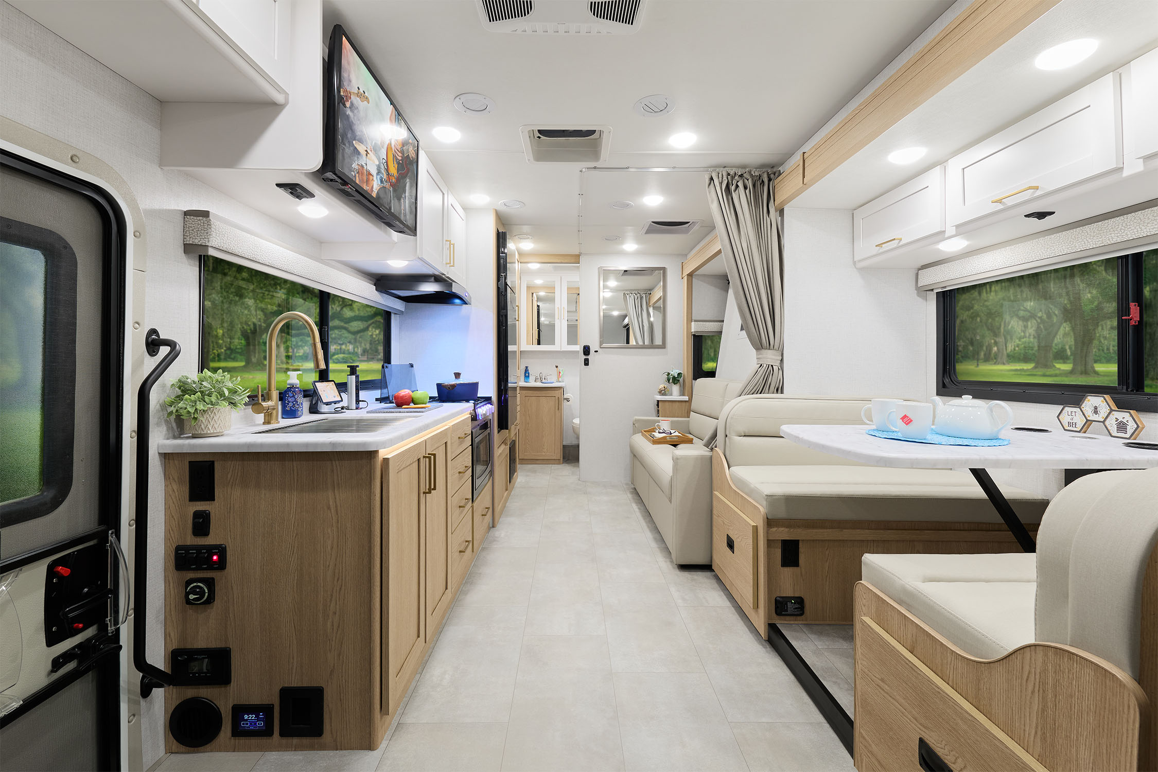 2026 Chateau Sprinter 24LT Snow Leopard Hampton Collection Front to Back