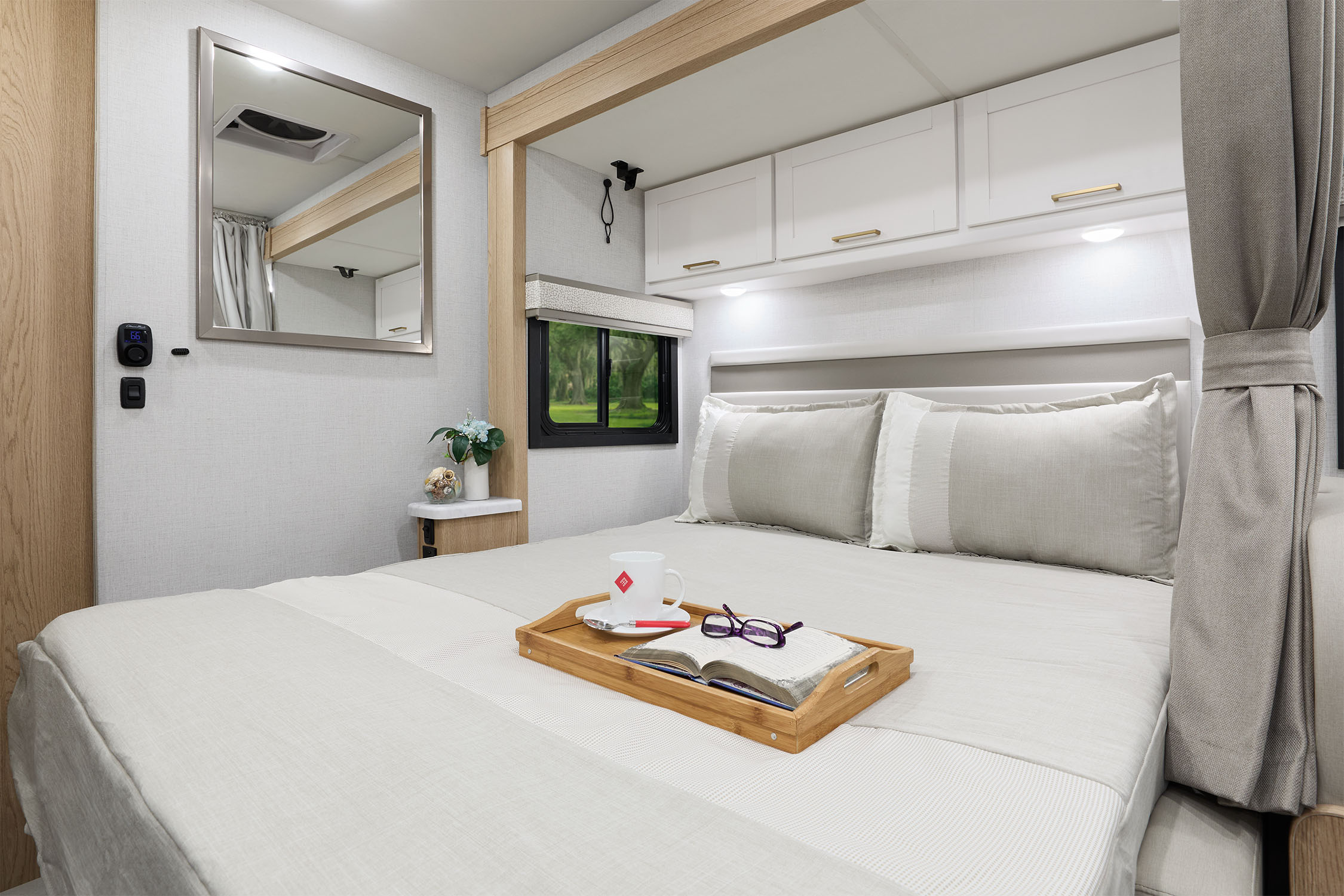 2026 Chateau Sprinter 24LT Snow Leopard Hampton Collection Murphy Bed